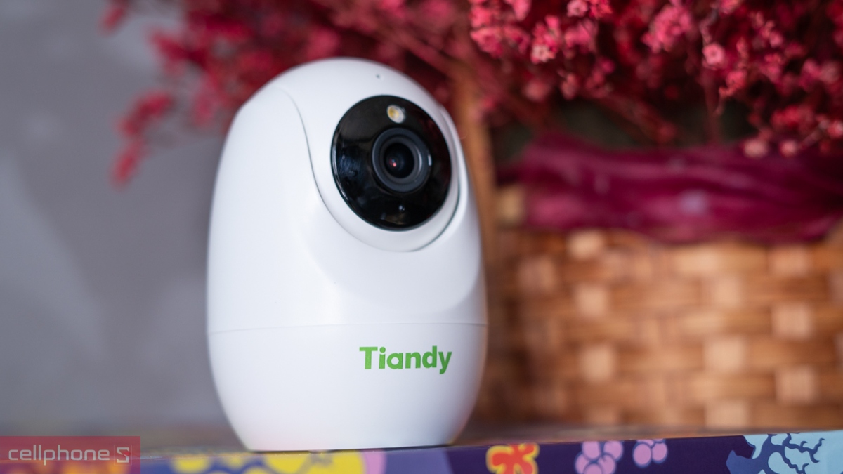 Camera giám sát được thiết kế để ghi lại hình ảnh liên tục