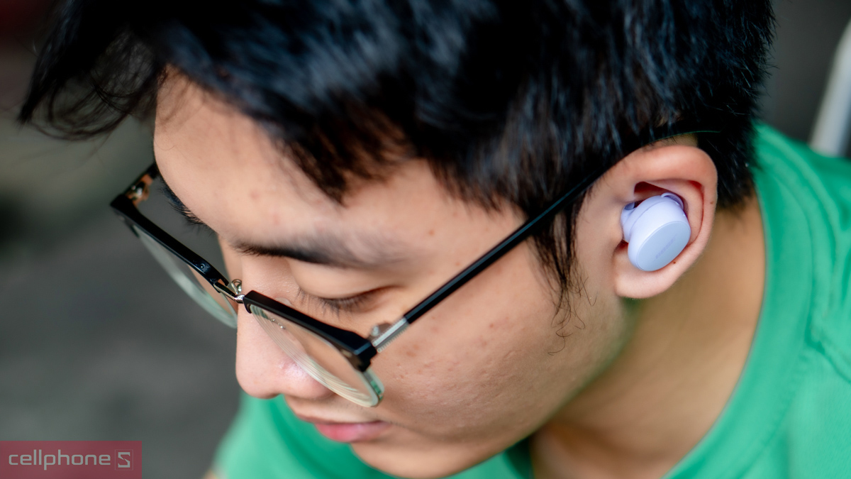 Bose nổi bật với khả năng khử ồn sâu, êm ái