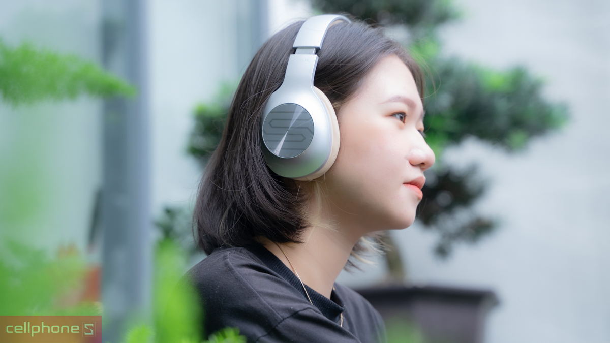 Tai nghe chụp tai đệm êm, cách âm sâu hơn