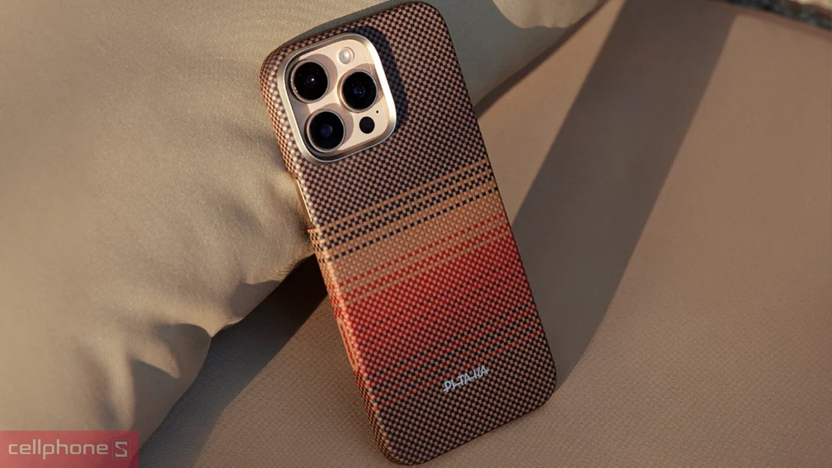 Ốp lưng iPhone 16 Pro Max mỏng nhẹ, ôm khít thân máy