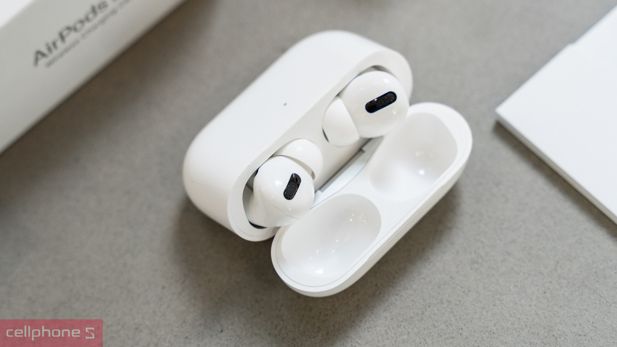 Trong hệ sinh thái Apple, AirPods Pro chuyển đổi khá mượt mà