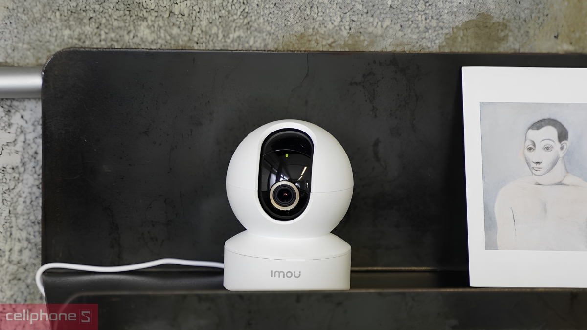 Camera xoay 360 độ quan sát đầy đủ không gian phòng