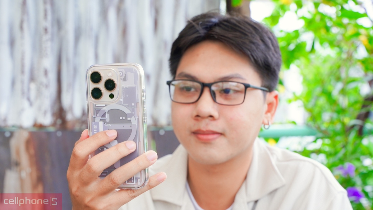 Ốp lưng iPhone 16 Pro chất liệu PC và TPU phổ biến hiện nay