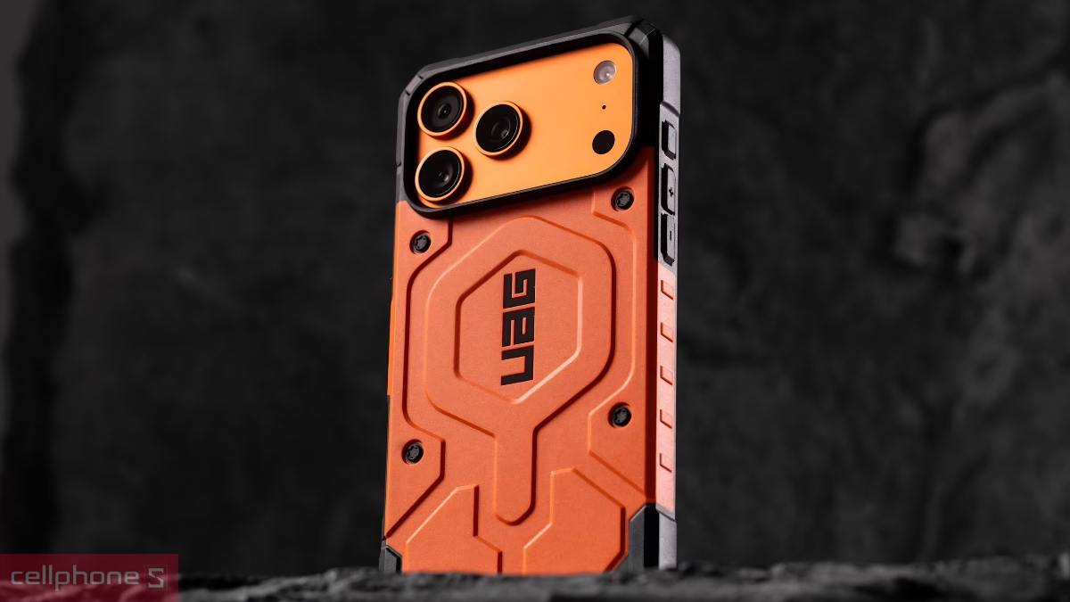 Ốp lưng iPhone 17 Pro Max với thông tin về khả năng kháng va đập