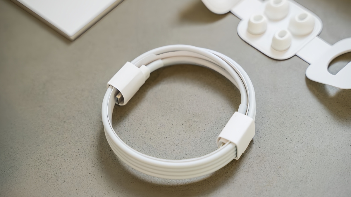 Kiểm tra chân tiếp xúc tai nghe apple lightning