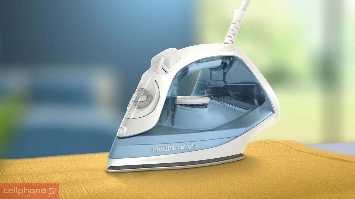 Thiết kế nhỏ gọn, tiện dụng của bàn ủi hơi nước Philips DST2010/20 khi sử dụng hằng ngày
