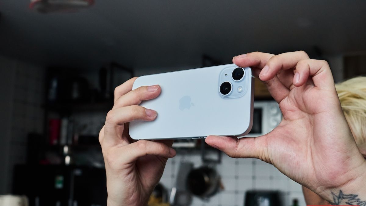 Ống kính 2x Telephoto iPhone 15 thường