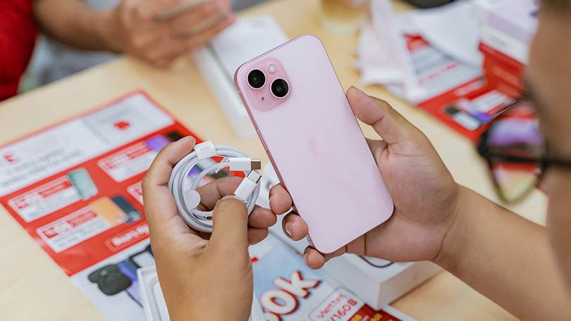 Cổng sạc iPhone 15 Plus 512GB