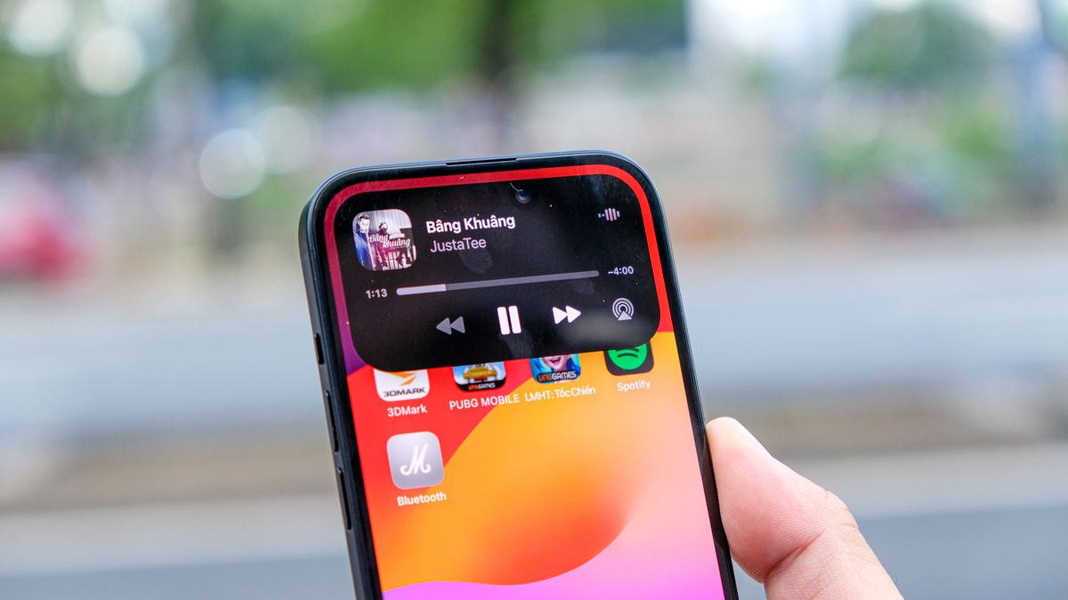 Thiết kế Dynamic Island trên iPhone 15 thường