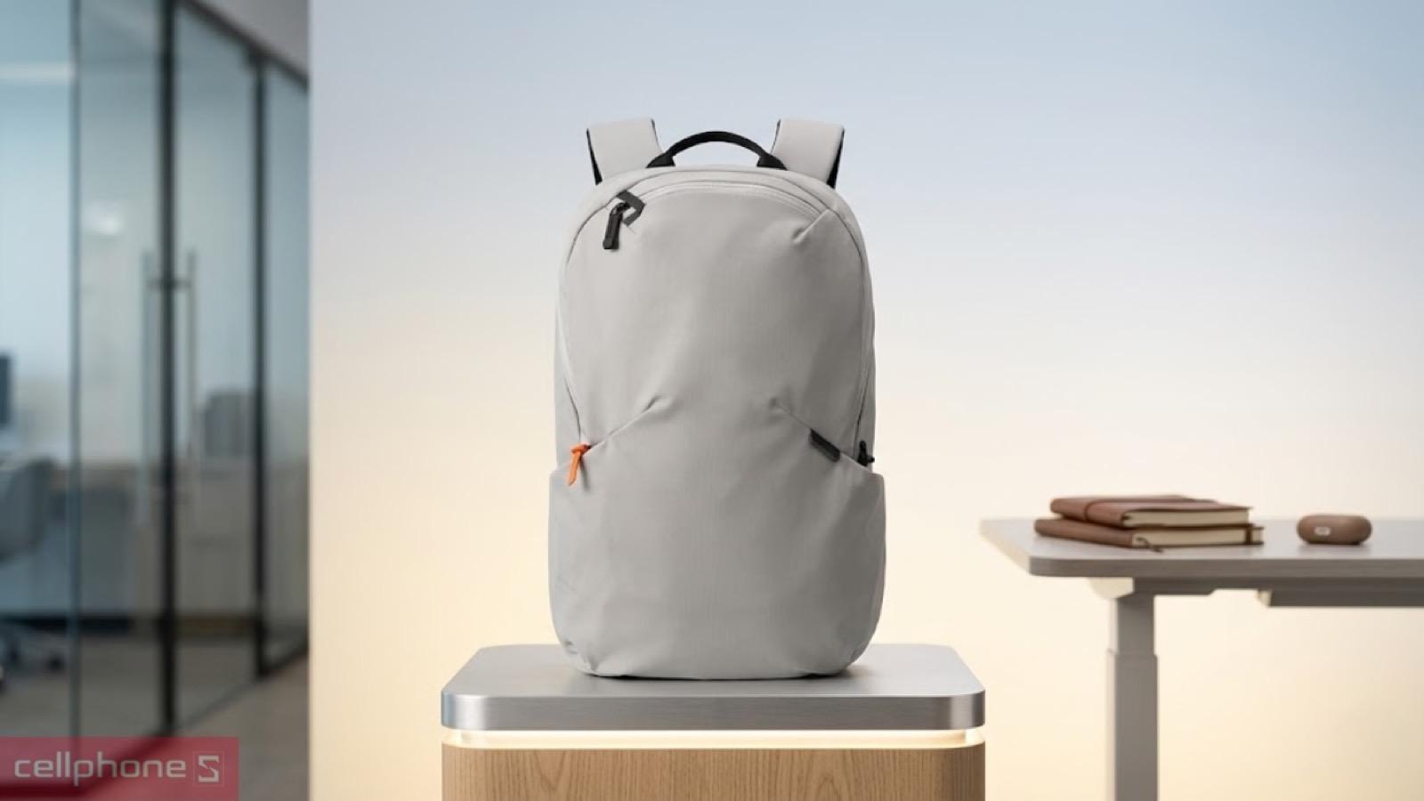 Ngăn chính 18L rộng rãi của balo laptop Targus Terra Compact Backpack 16 inch