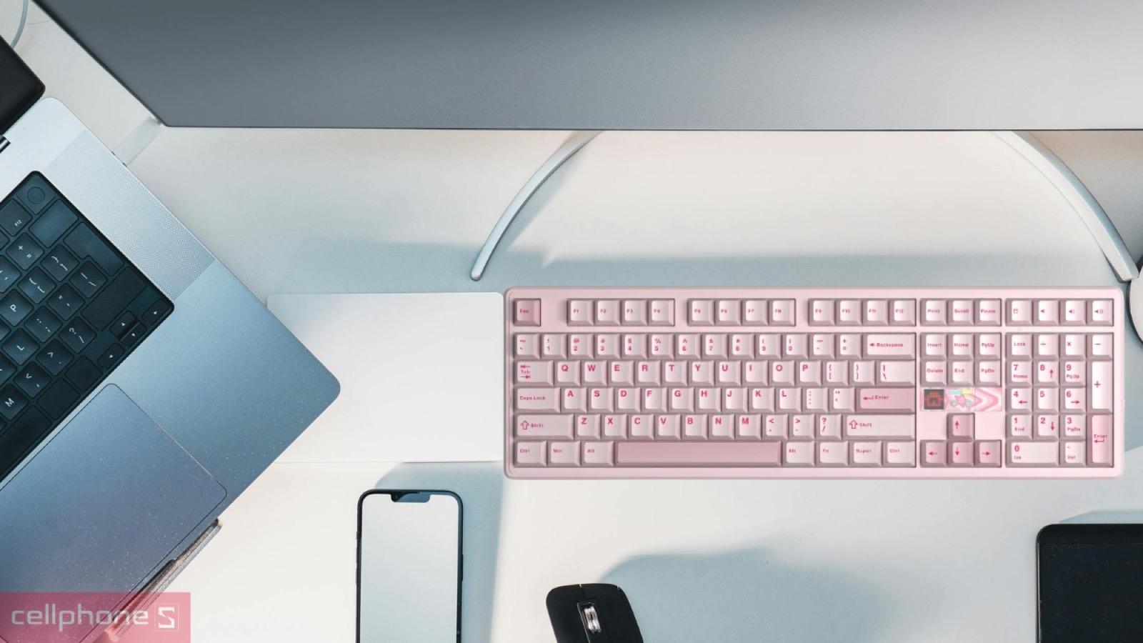 Kích thước gọn và đa dạng kết nối của Bàn phím cơ không dây Aula F108 Pro V2 hồng