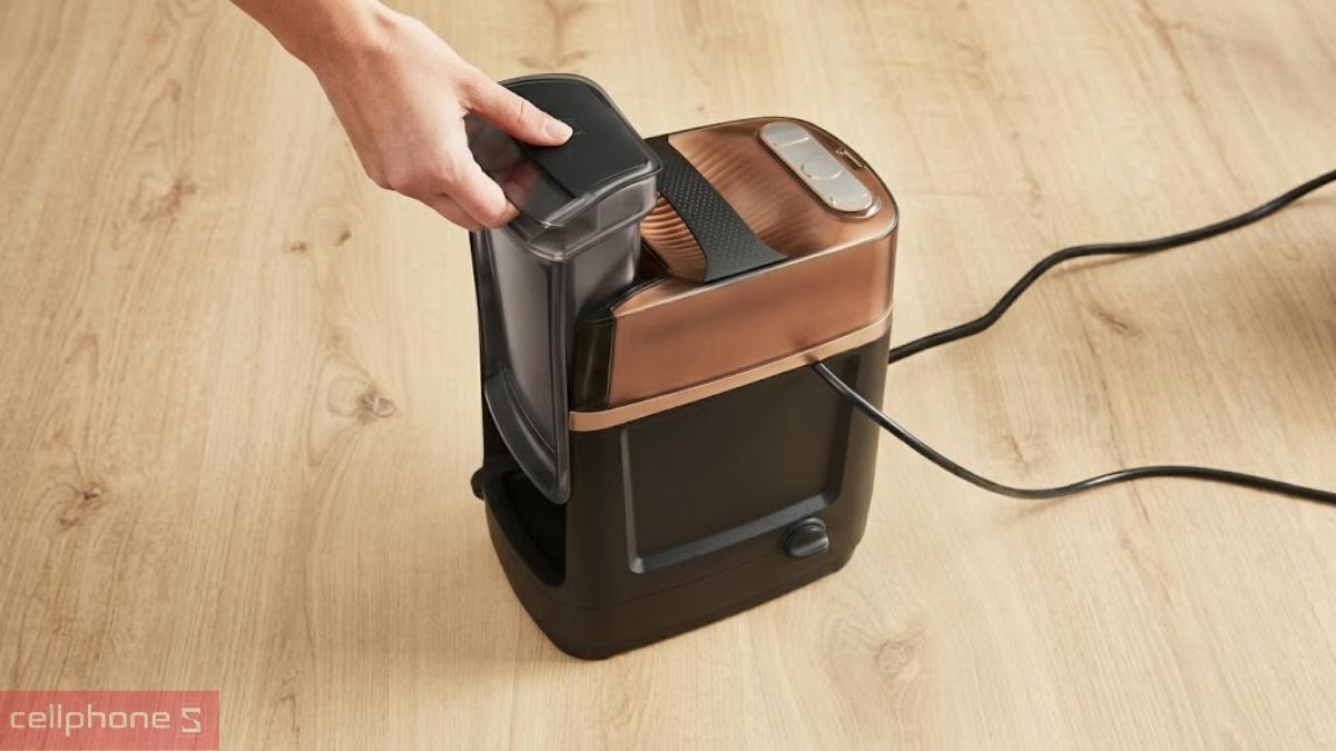 Thiết kế đứng hiện đại của bàn ủi hơi nước đứng Tefal Ixeo Power QT2020EO 1L