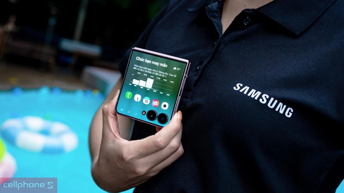 Samsung Galaxy Z Flip 8 có thiết kế gập vỏ sò nhỏ gọn và bảng màu trẻ trung