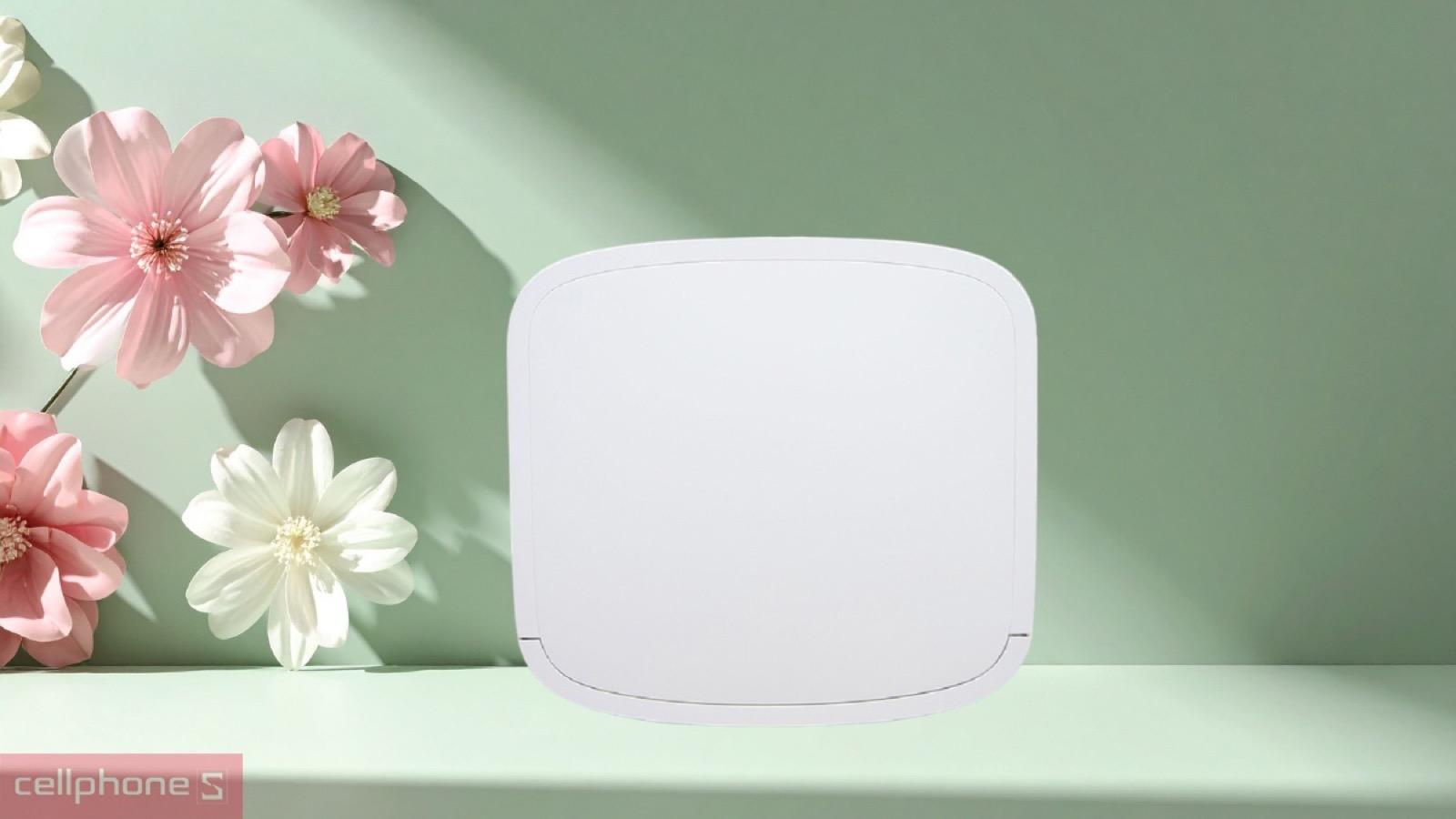 Thiết kế tông trắng tối giản của bộ cấp nước tự động cho robot hút bụi T30 Pro Omni