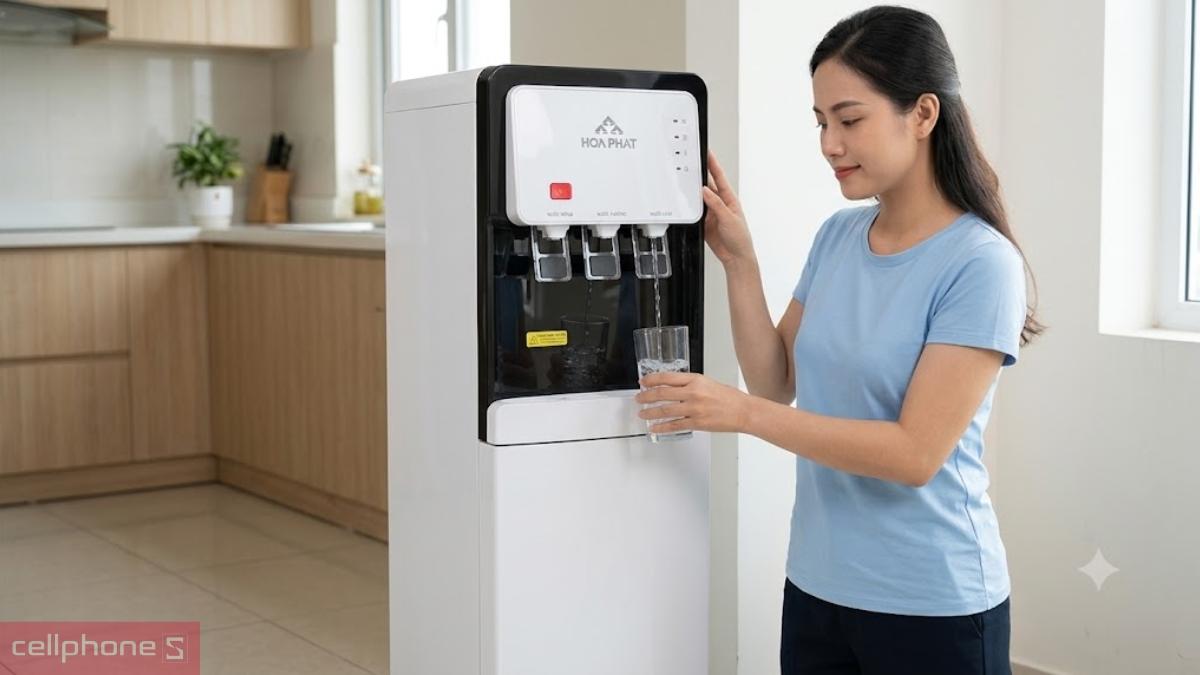 Cây nước nóng lạnh hút bình Hòa Phát HHC363 với thiết kế 3 vòi nước với 3 chế độ tiện lợi cho người tiêu dùng