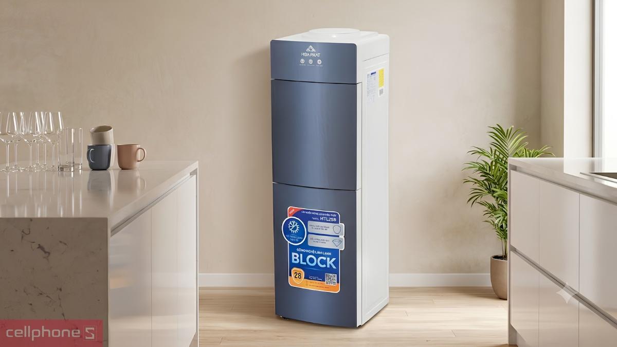 Cây nước nóng lạnh úp bình Hòa Phát HTL258 tiện lợi khi lấy nước và an toàn trong từng thao tác