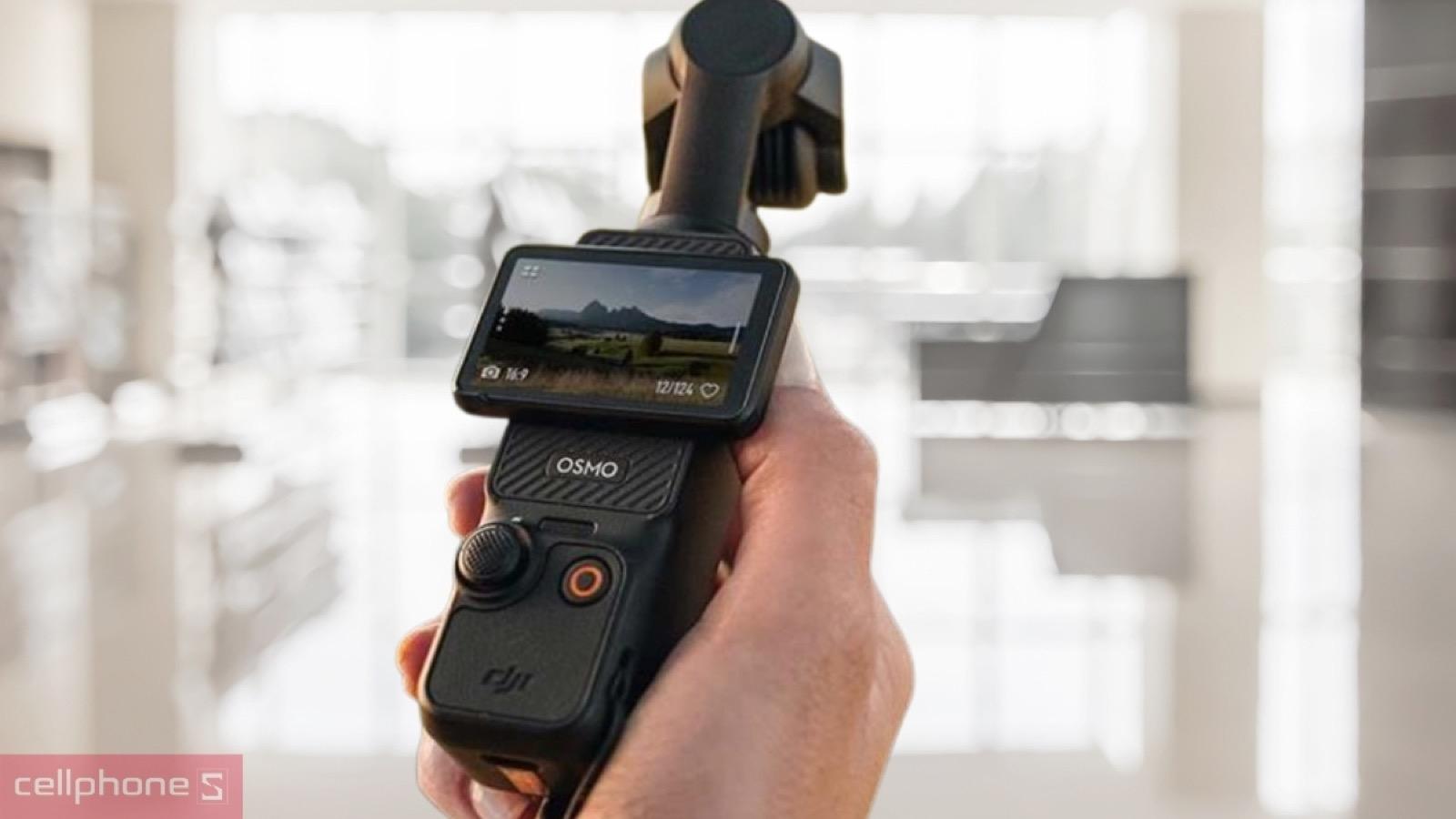Thiết kế nhỏ gọn cơ động của DJI Osmo Pocket 3 Standard Combo kèm thẻ nhớ MicroSD Sandisk Creator 128GB