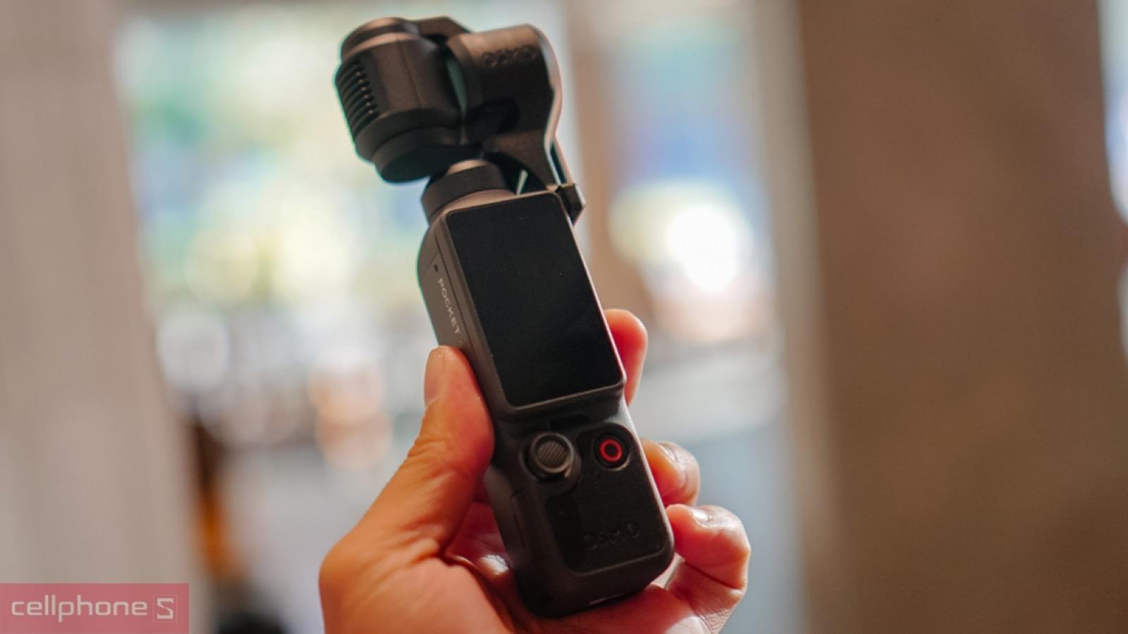 Thiết kế nhỏ gọn của Combo DJI Osmo Pocket 4 Advanced kèm thẻ nhớ MicroSD Sandisk Creator 128GB