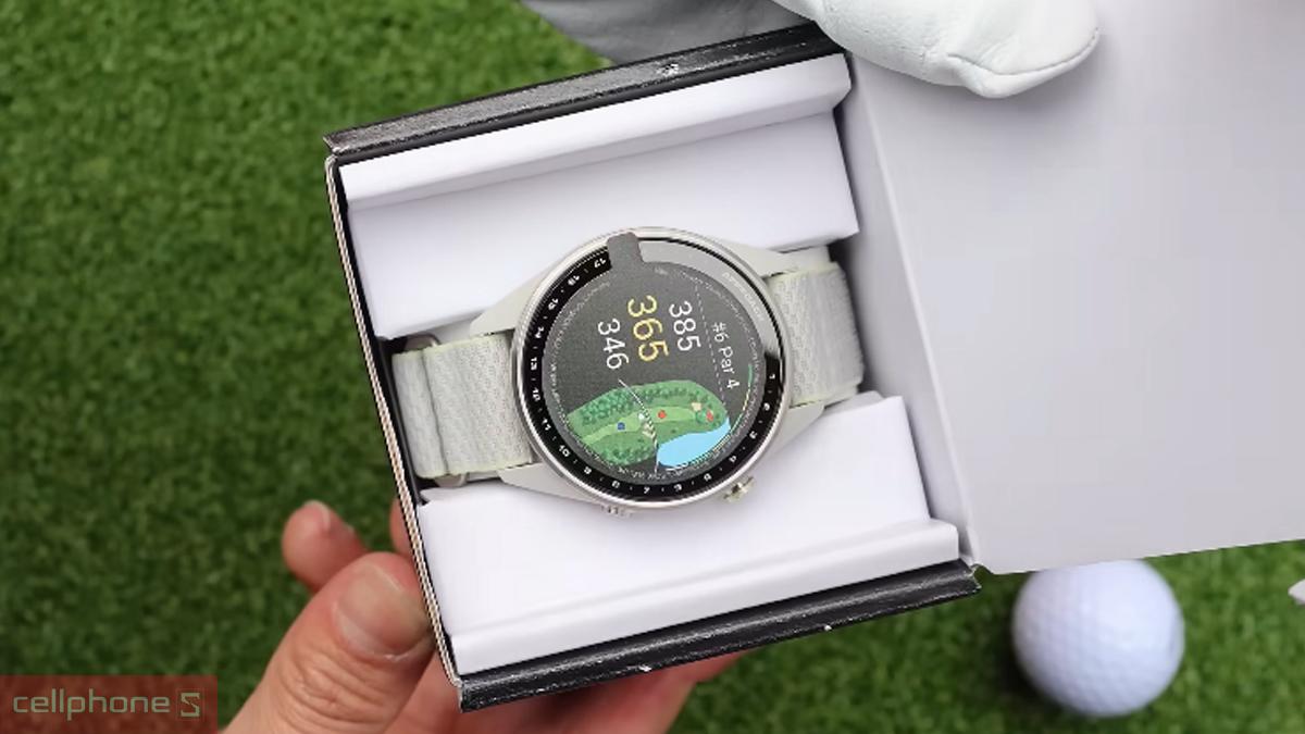 Đồng hồ thông minh Garmin Approach S72 43mm đi kèm cáp sạc, truyền dữ liệu và tài liệu hướng dẫn trong hộp