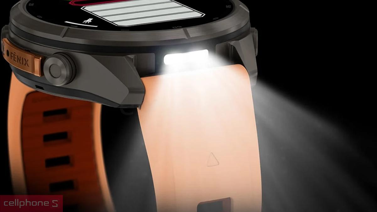 Garmin Fenix 9 Pro tích hợp đèn LED trên thân máy