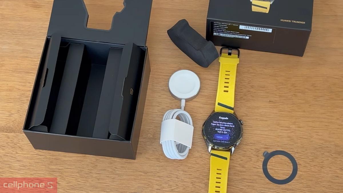 Bên trong hộp đồng hồ thông minh HUAWEI WATCH GT7 41mm