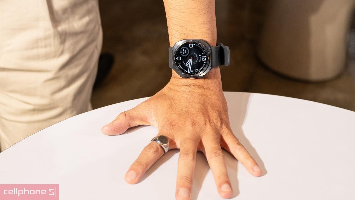 Đồng hồ Samsung Galaxy Watch Ultra 2 hỗ trợ kết nối 5G độc lập trên tay
