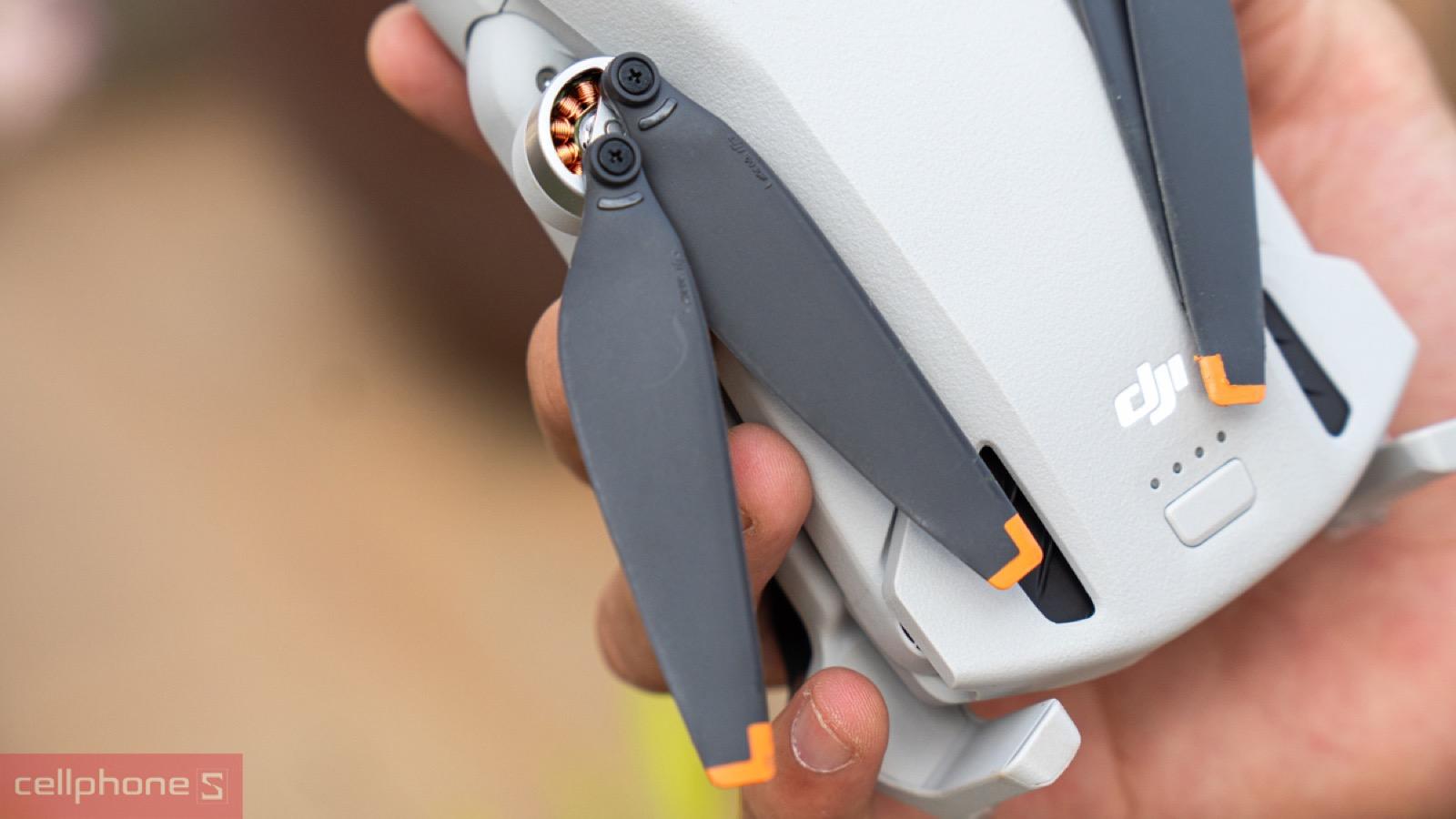 Khả năng bay cân bằng trong gió của DJI Mini 3 Fly More Combo Plus (DJI RC)