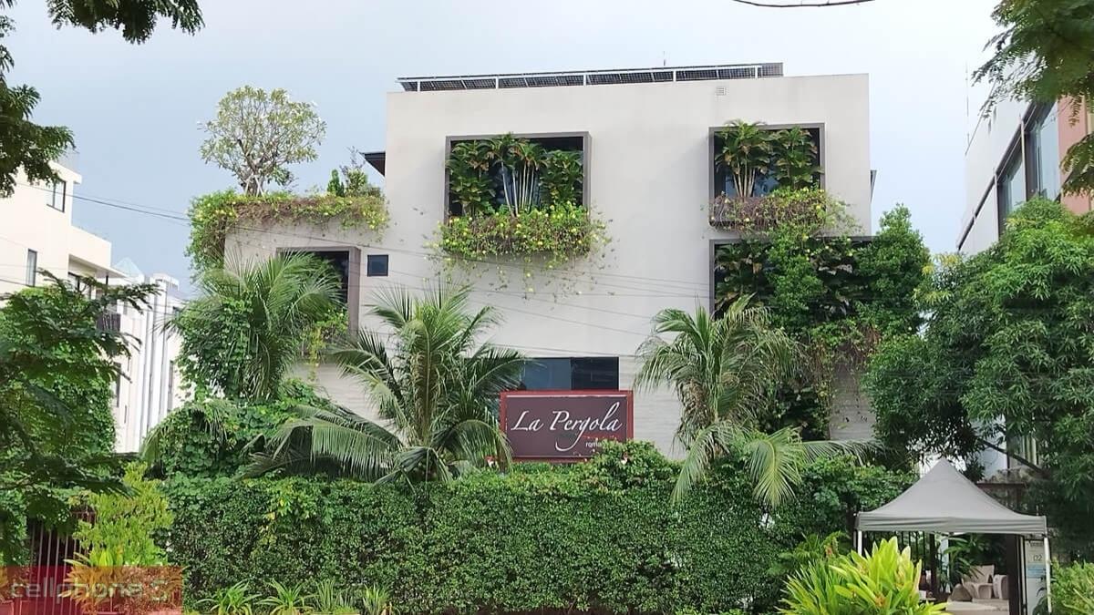 Khung cảnh được ghi lại với độ chi tiết và màu sắc tương đối tự nhiên