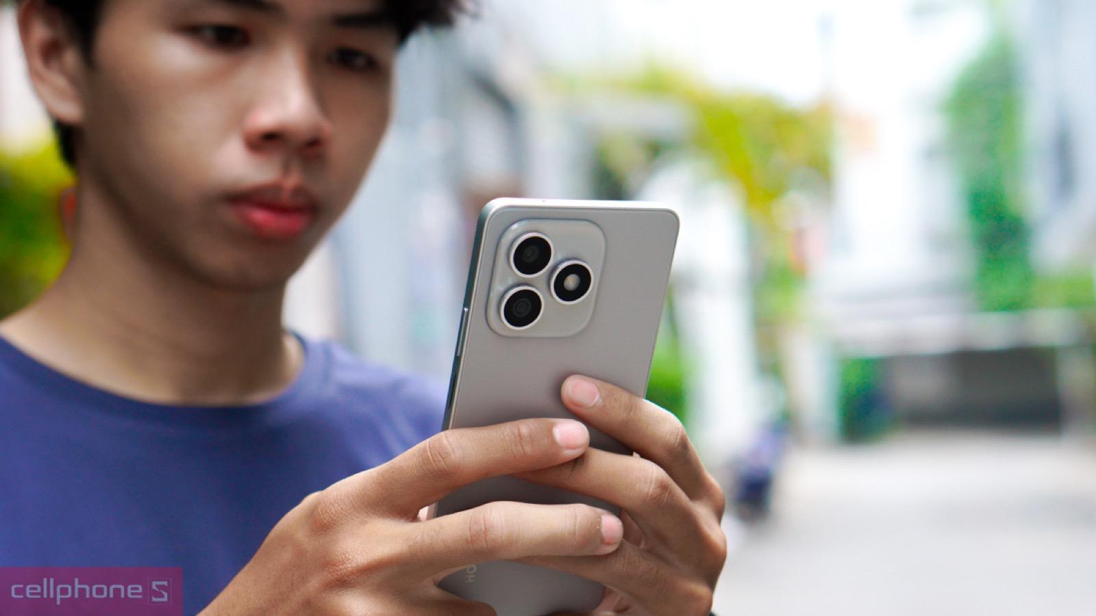 Camera selfie tích hợp bộ lọc làm đẹp, dễ chia sẻ mạng xã hội