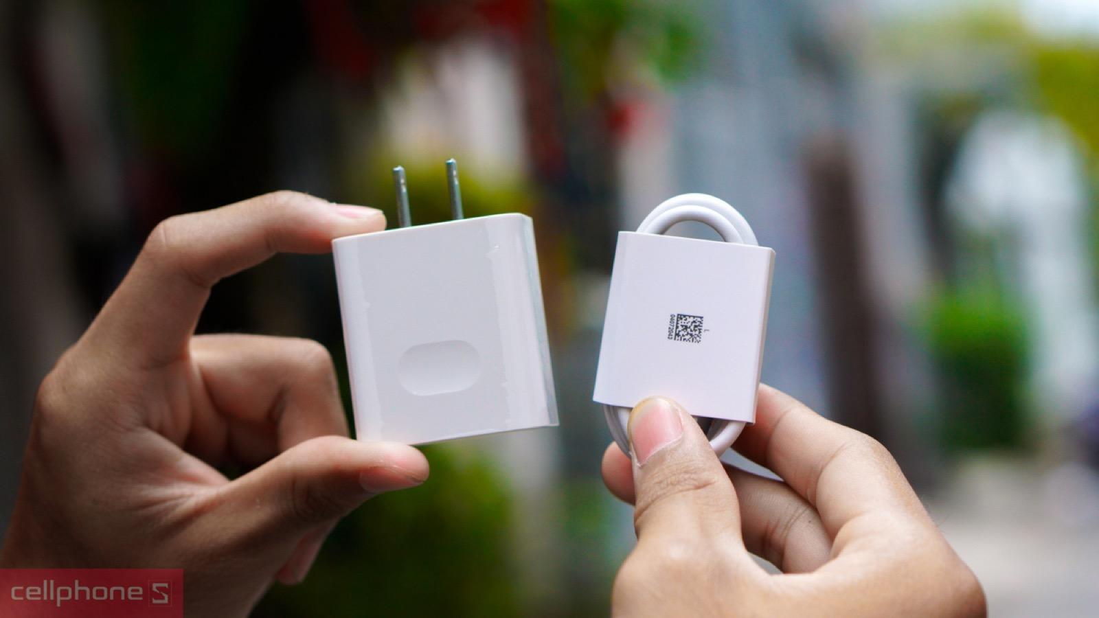Củ sạc nhanh 45W đi kèm hộp, rút ngắn thời gian chờ sạc