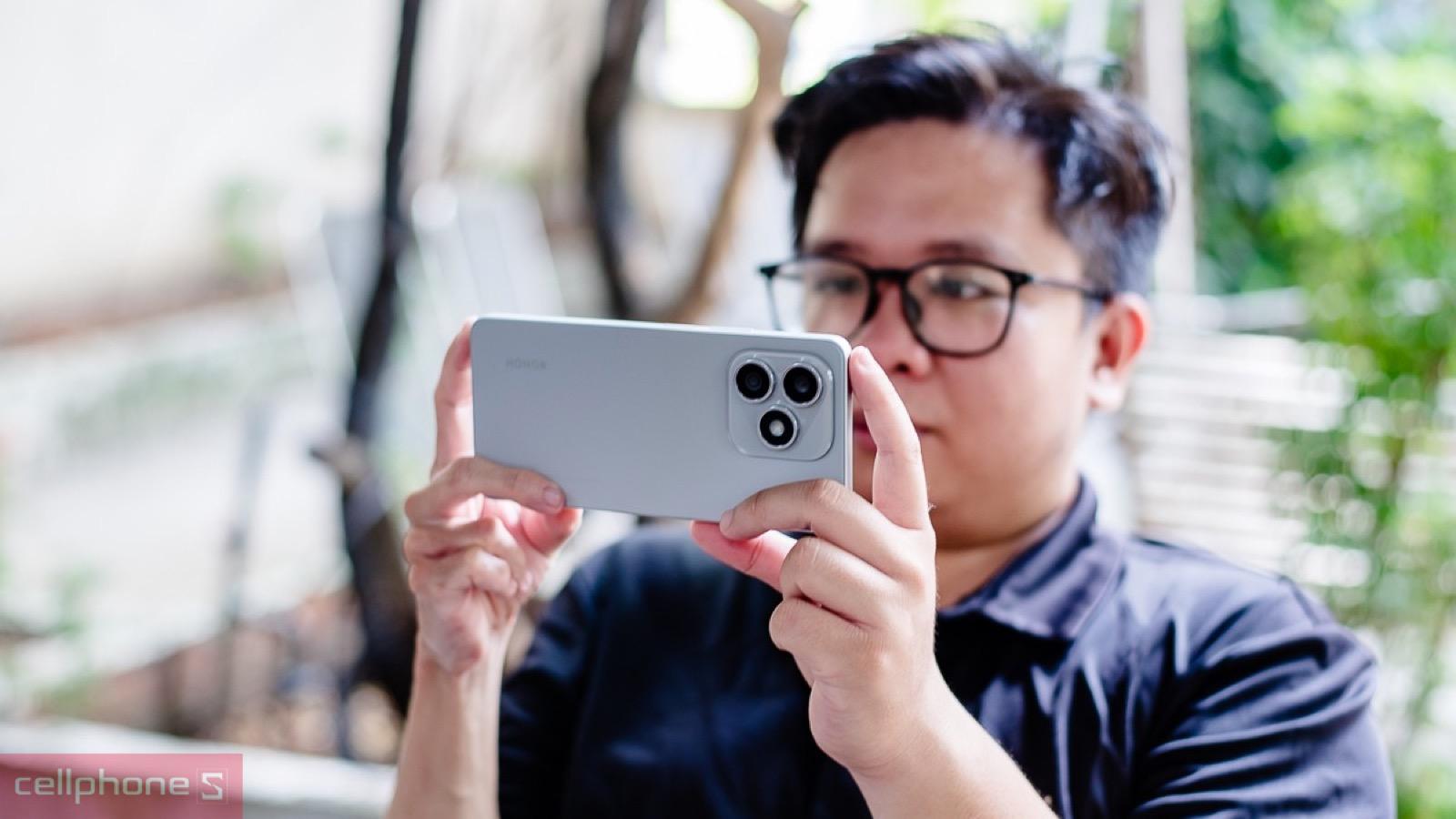 Bộ nhớ tối đa 256GB, thoải mái lưu trữ ảnh video