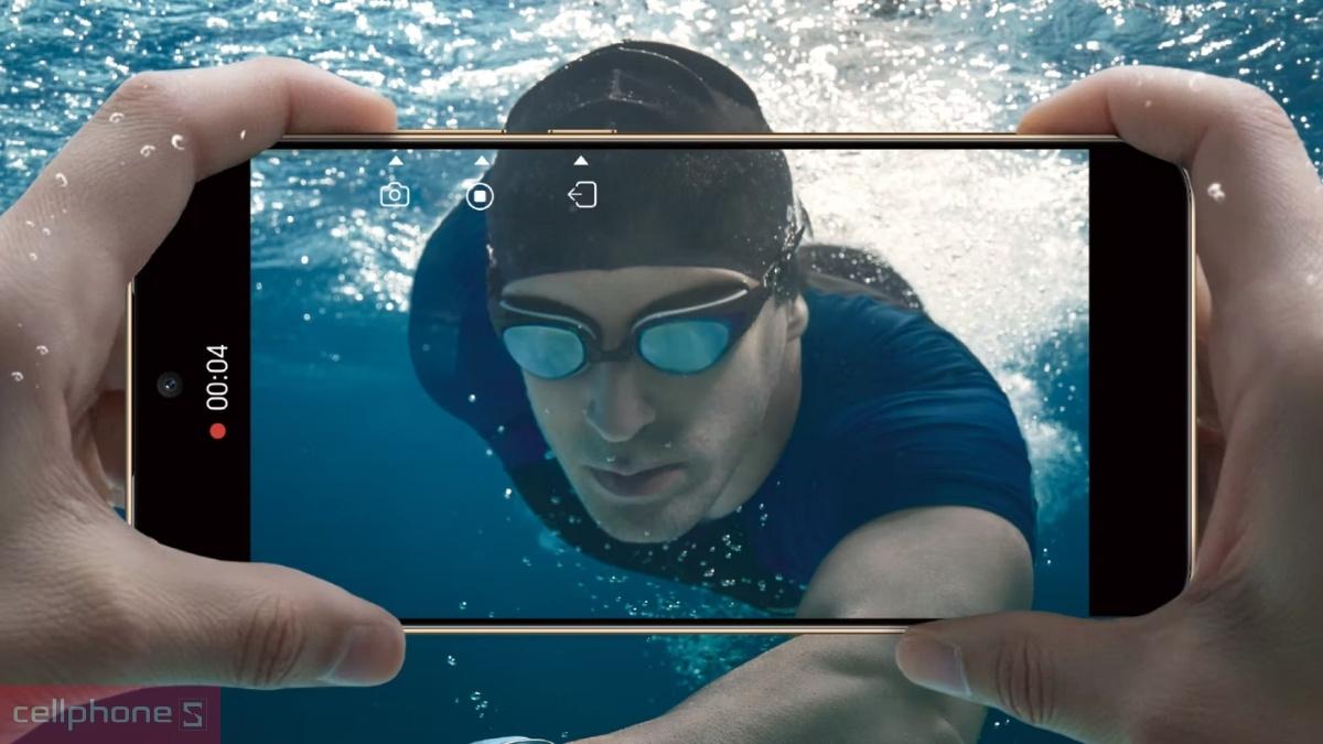 HONOR X9d mở rộng góc chụp sáng tạo ngay dưới nước
