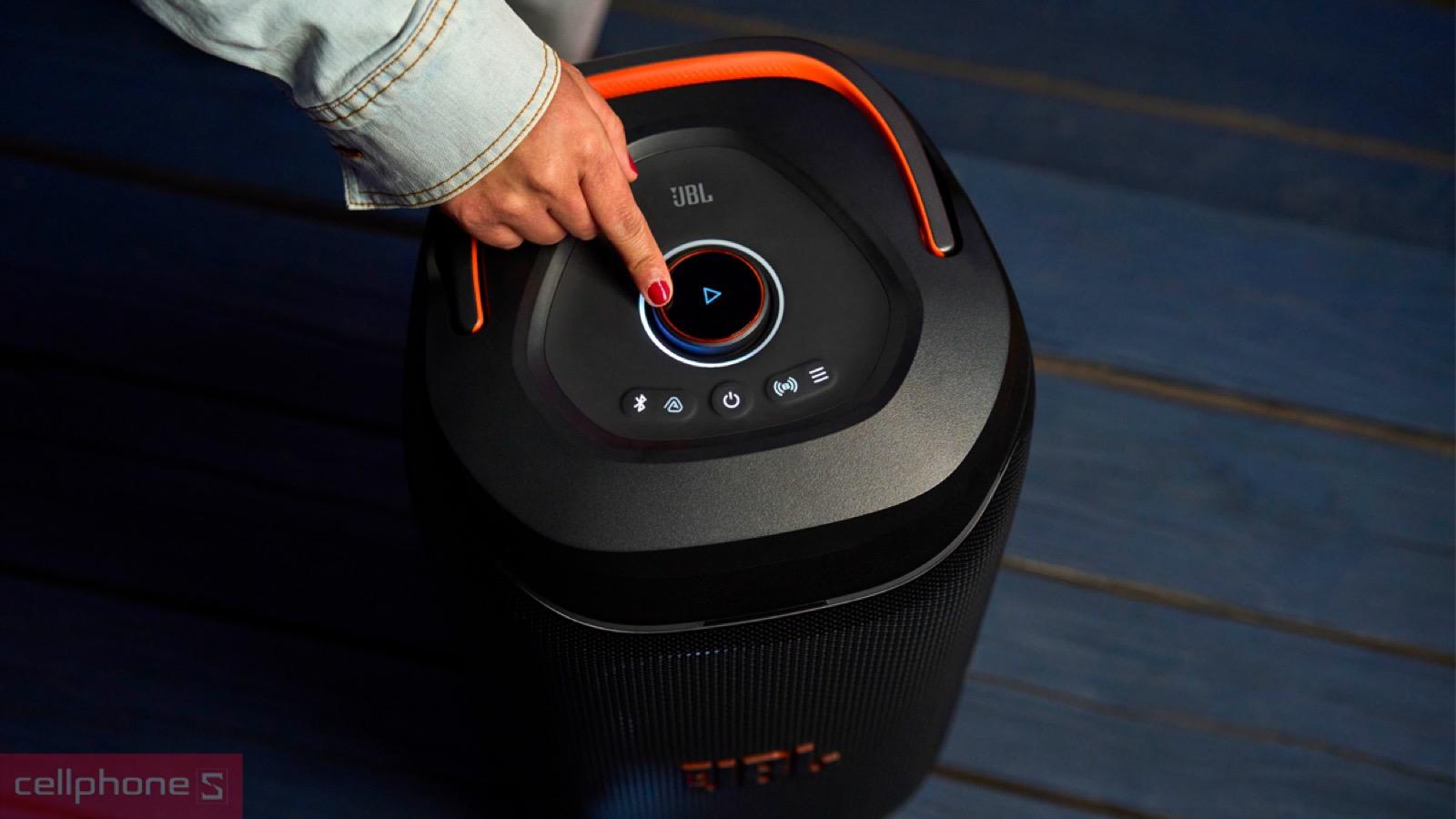 Nút cảm ứng cho phép kích hoạt nhanh chế độ Smart EQ