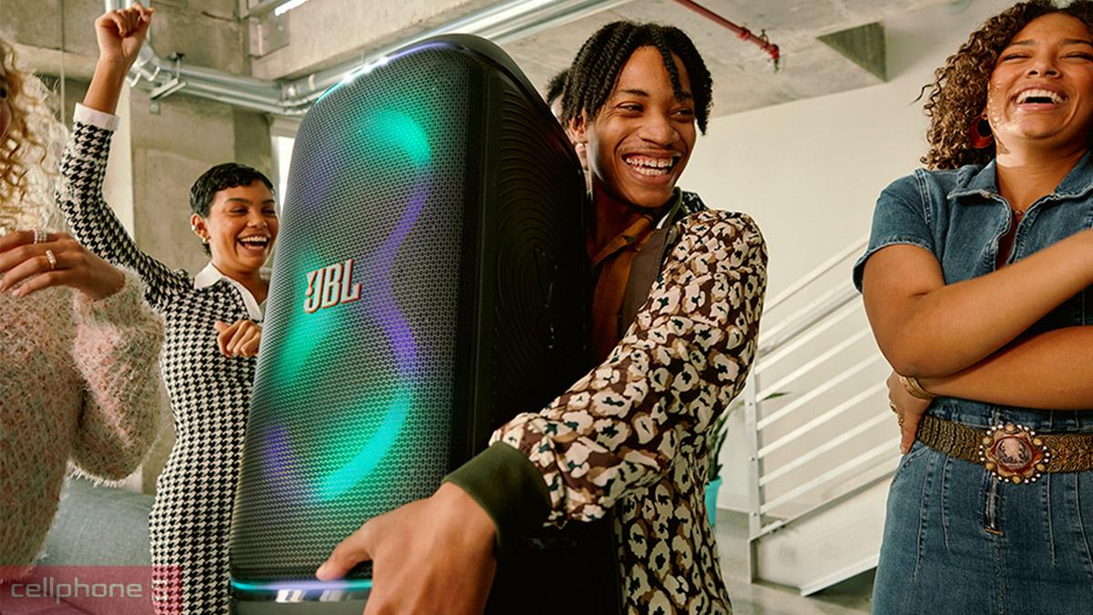 Loa JBL PartyBox Stage 330 nổi bật với thiết kế linh hoạt và hệ thống đèn LED sống động