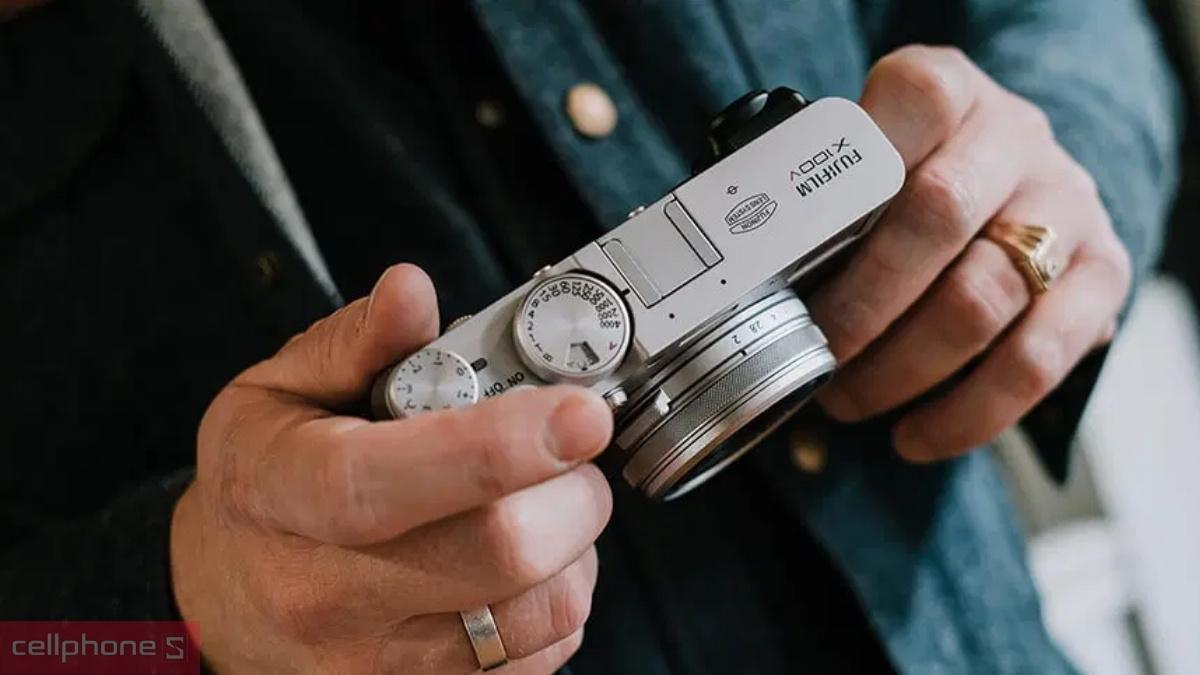 Sử dụng Fujifilm X100V chụp ảnh thuận tiện