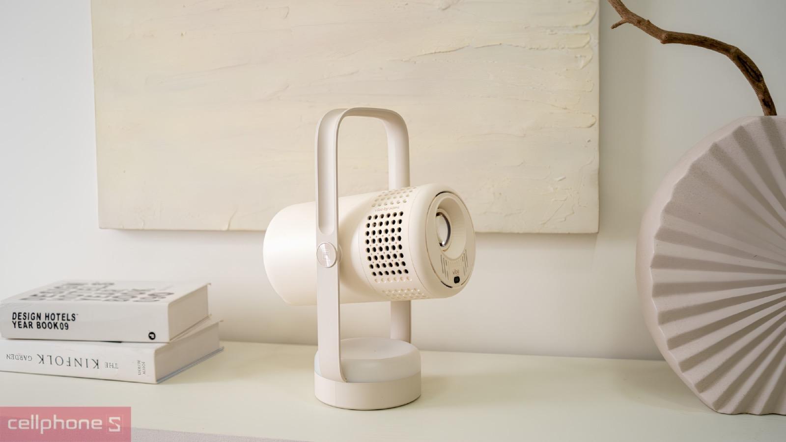 Âm thanh sống động từ loa kép JBL trên Máy chiếu Xgimi Vibe One