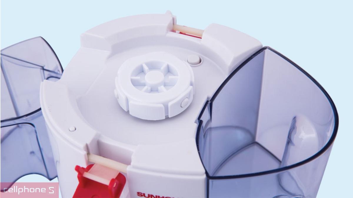 Máy ép trái cây Sunhouse SHD5520 hoạt động công suất 260W