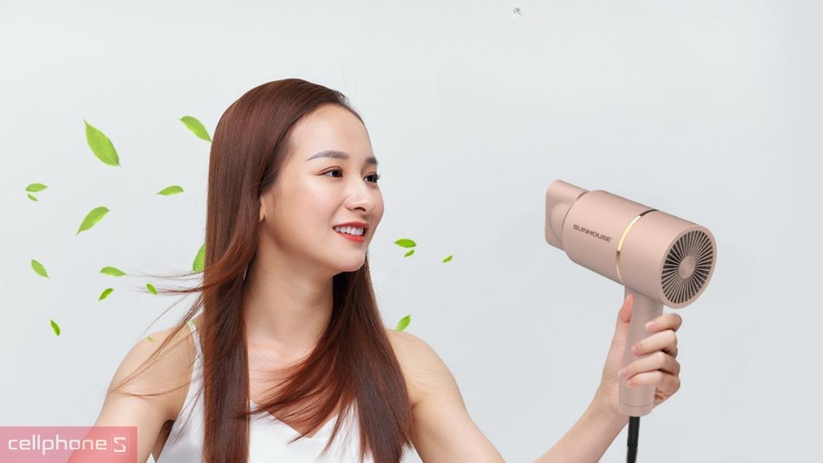 Máy sấy tóc Sunhouse SHD2313 sở hữu công suất cao giúp việc sấy tóc nhanh hơn
