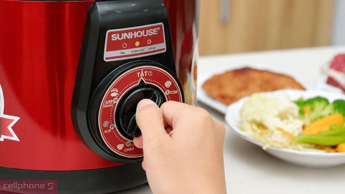 Nồi Sunhouse SHD1552R có cơ chế điều khiển bằng núm xoay