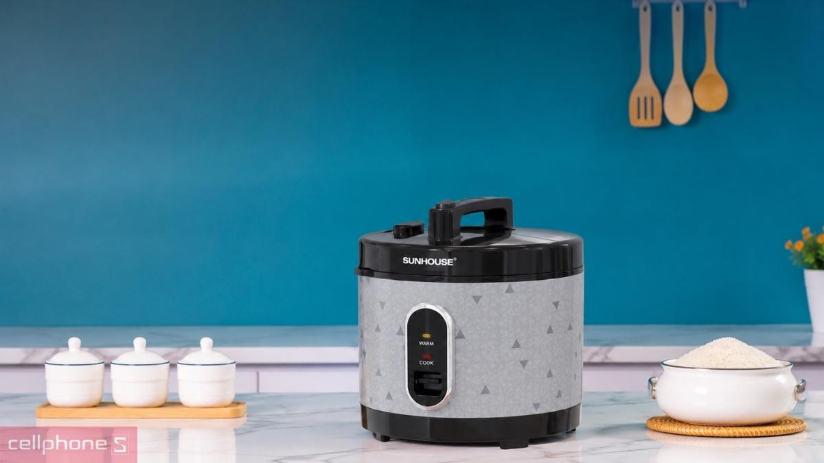 Công suất nồi cơm điện 3L SUNHOUSE SHD8305