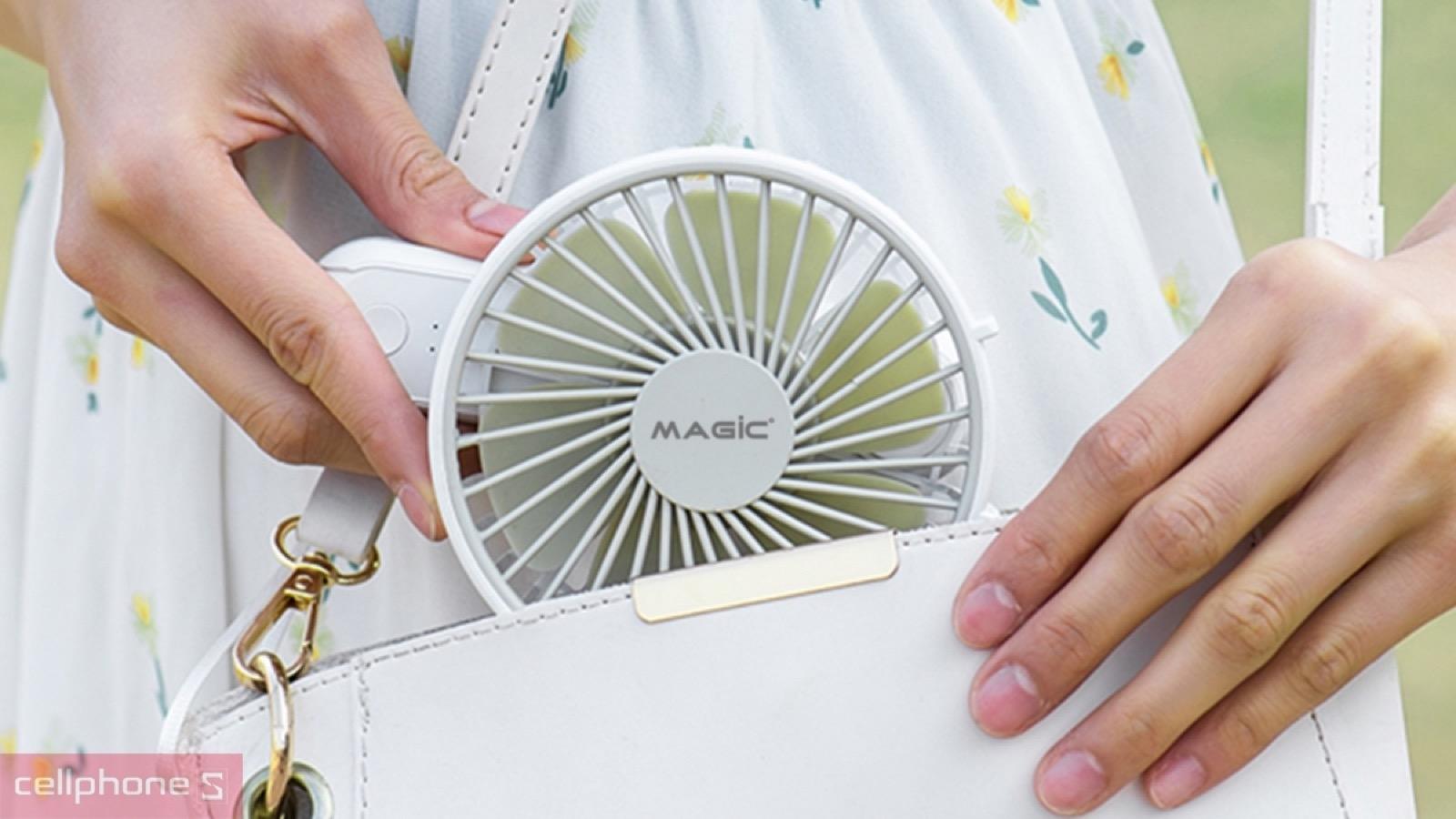 Thiết kế gập gọn cùng dây đeo tay tiện lợi của Quạt cầm tay mini Magic A-011