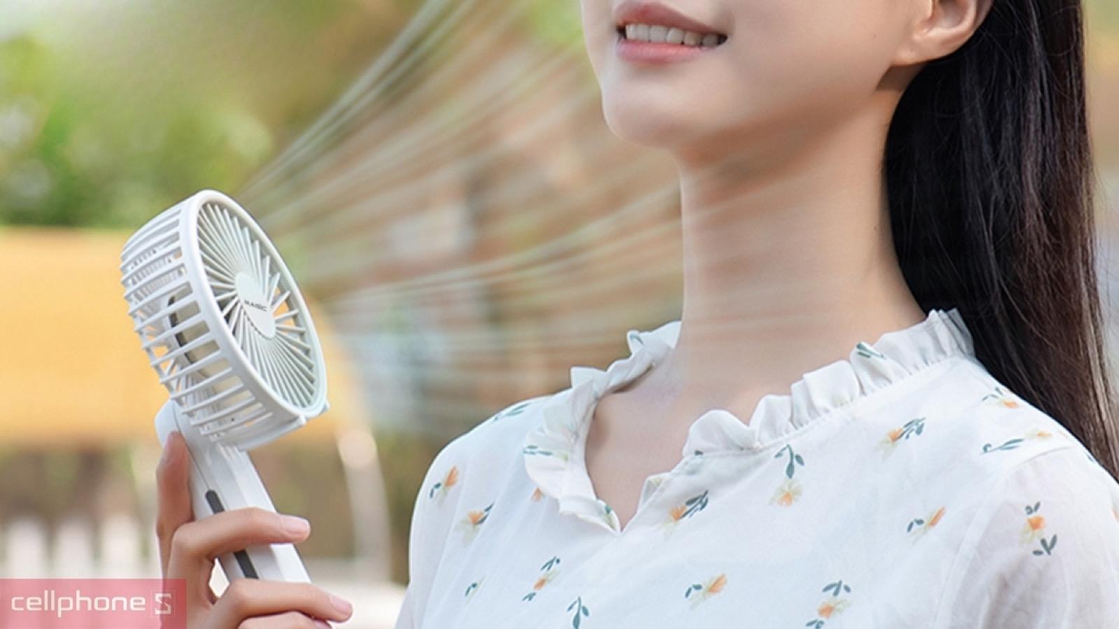 Khả năng làm mát với 3 cấp độ gió của Quạt cầm tay mini Magic A-011