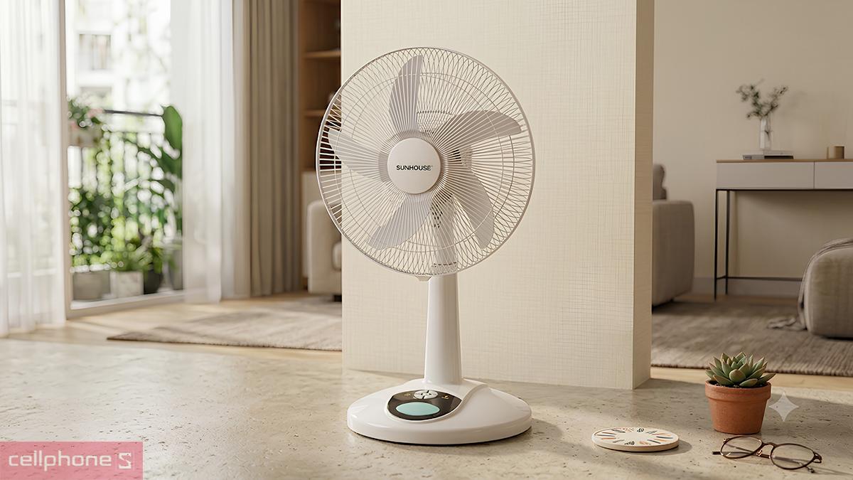 Thân quạt tích điện Sunhouse SHD7228 bố trí các nút điều khiển cơ học