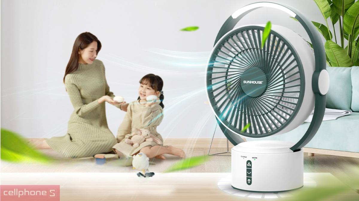Quạt tích điện Sunhouse SH7116 hoạt động công suất 25W