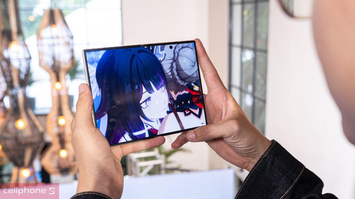 Màn hình Dynamic AMOLED 2X 120Hz trên Samsung Galaxy Z Fold8 hiển thị sắc nét