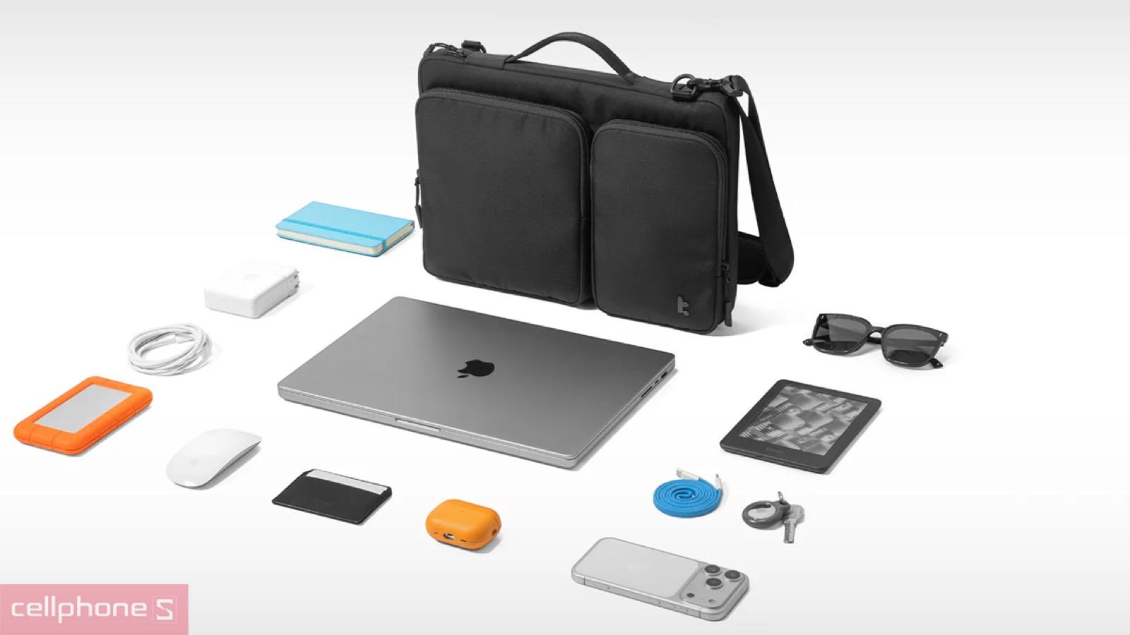 Sắp xếp laptop, phụ kiện gọn gàng trong từng ngăn