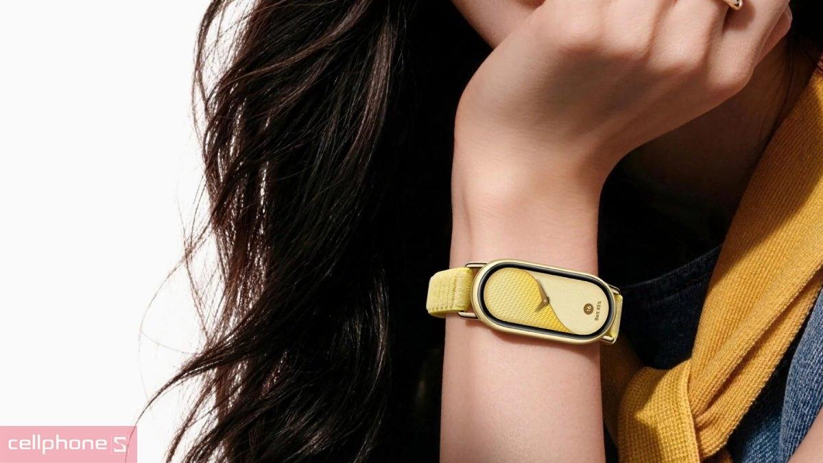 Hình ảnh thực tế Xiaomi Mi Band 11 màu vàng nổi bật với phong cách tươi mới